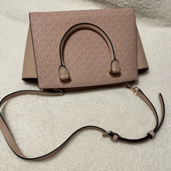 MICHAEL KORS PURSE - Picture 12 of 16